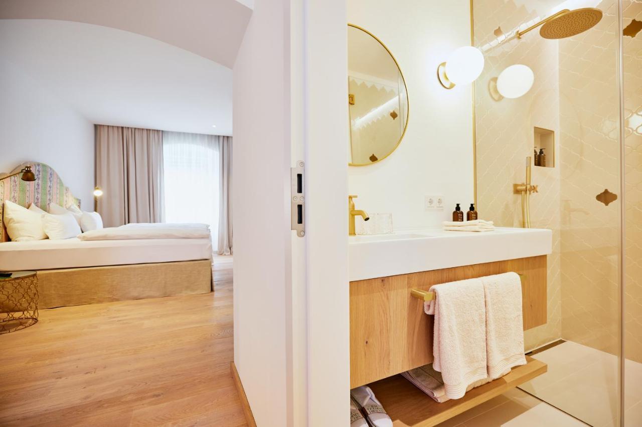 Boutiquehotel Zum Goldenen Hirschen Gmunden Dış mekan fotoğraf