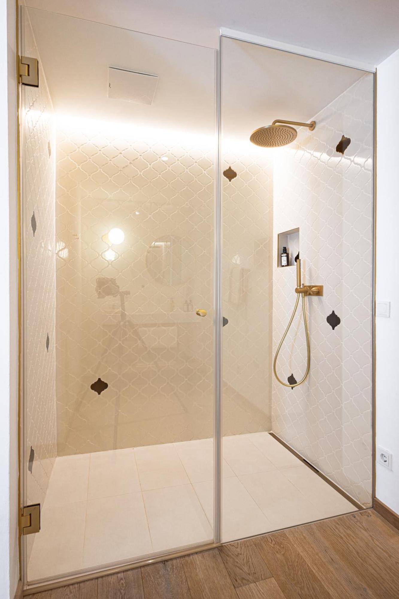 Boutiquehotel Zum Goldenen Hirschen Gmunden Dış mekan fotoğraf